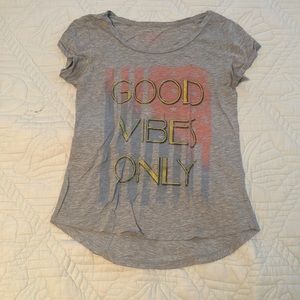 Rebellious one shirt says good vibes only junior size small